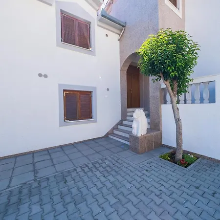 Apartment Mirjana