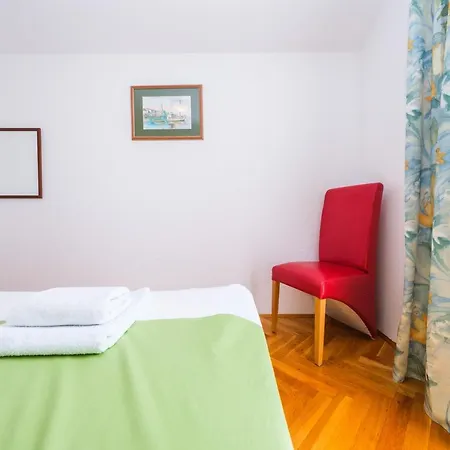 Mirjana 아파트 트로기르